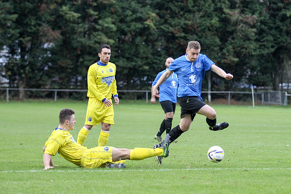 Colliers Wood United v Epsom & Ewell Combined Counties League Premier Division 28/11/15