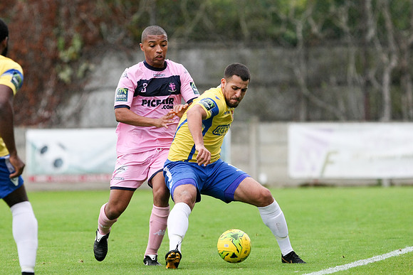 Staines Town v Dulwich Hamlet - Bostik League Premier Division -