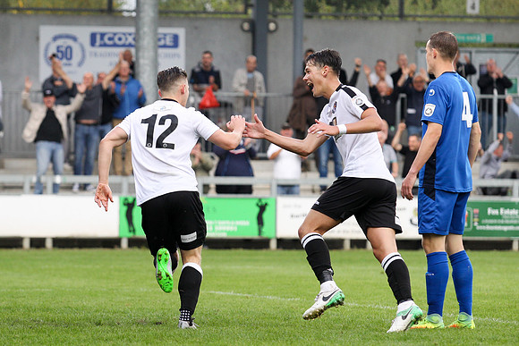 Dartford v Chippenham Town - Vanarama National League South - 9t