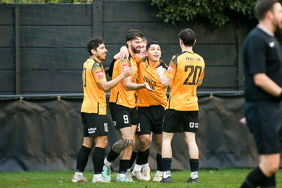 Croydon Ath v Three Bridges - Isthmian SE div - 15-11-25
