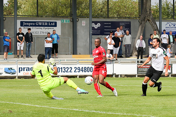 Dartford v Hemel Hempstead - Vanarama National League South - 11