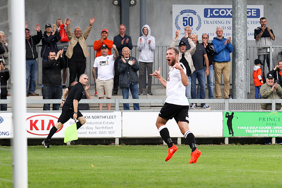 Dartford v Chippenham Town - Vanarama National League South - 9th September 2017