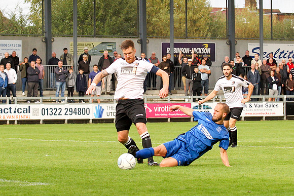 Dartford v Chippenham Town - Vanarama National League South - 9t