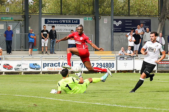 Dartford v Hemel Hempstead - Vanarama National League South - 11