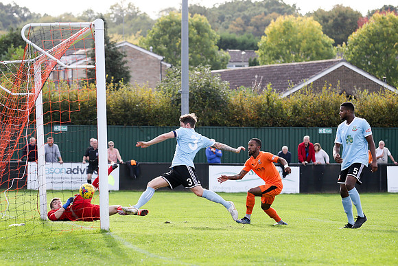Hartley Wintney v Hendon - Evo-Stik League South Premier South -