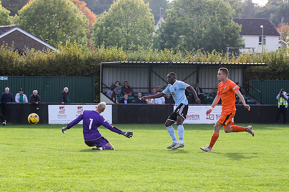 Hartley Wintney v Hendon - Evo-Stik League South Premier South -