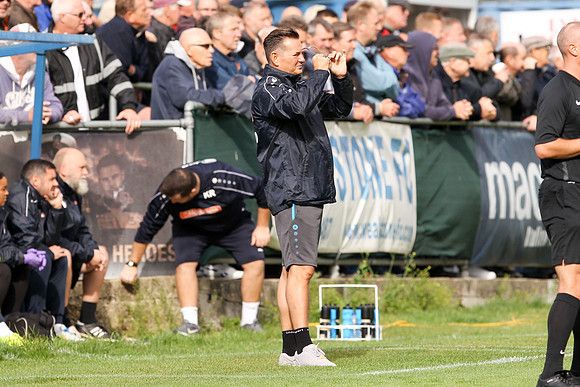 Wealdstone v Havant & Waterlooville - Vanarama National League S