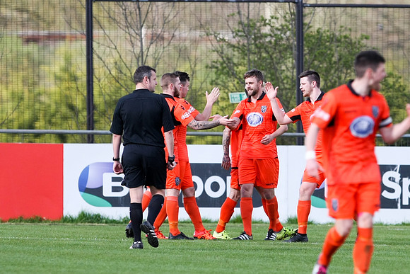 Kings Langley v Merthyr Town - Evo-Stik Southern League Premier