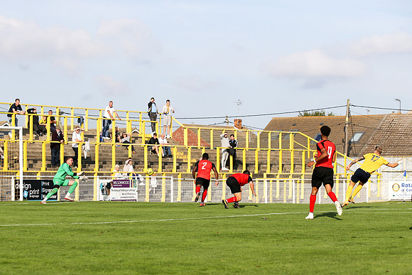 Canvey Island v Coggeshall Town - FA Trophy - 25th September 202